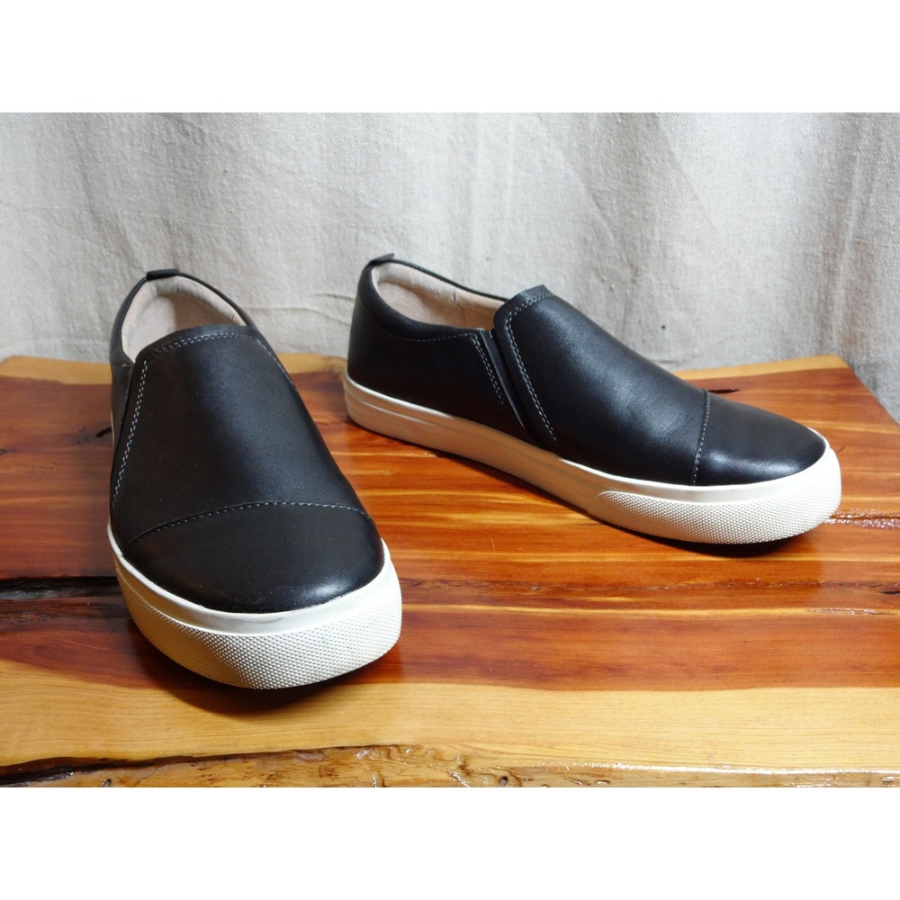Taos Slip On Sneakers Mens Size 9 Black Leather Low Top Casual Comfort 3485